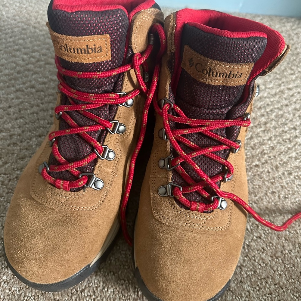 Women’s Columbia Hiking Boots